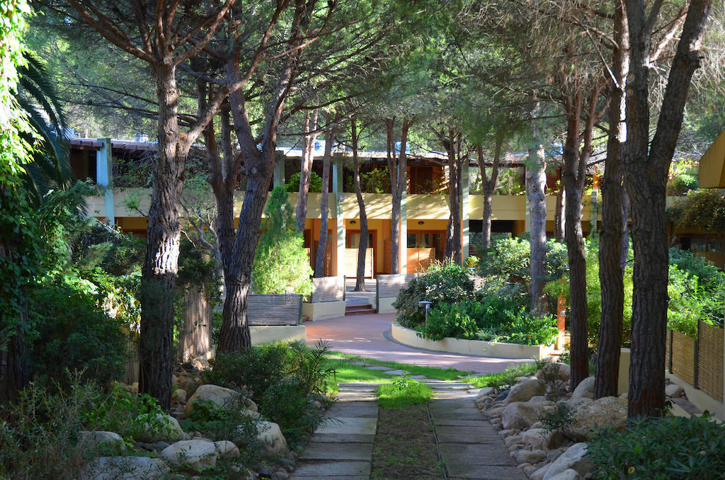Aparthotel Abbaechelu Santa Margherita di Pula Exterior foto