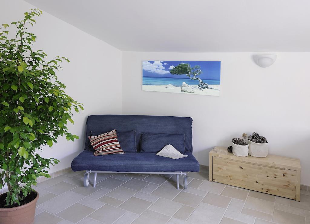 Aparthotel Abbaechelu Santa Margherita di Pula Zimmer foto