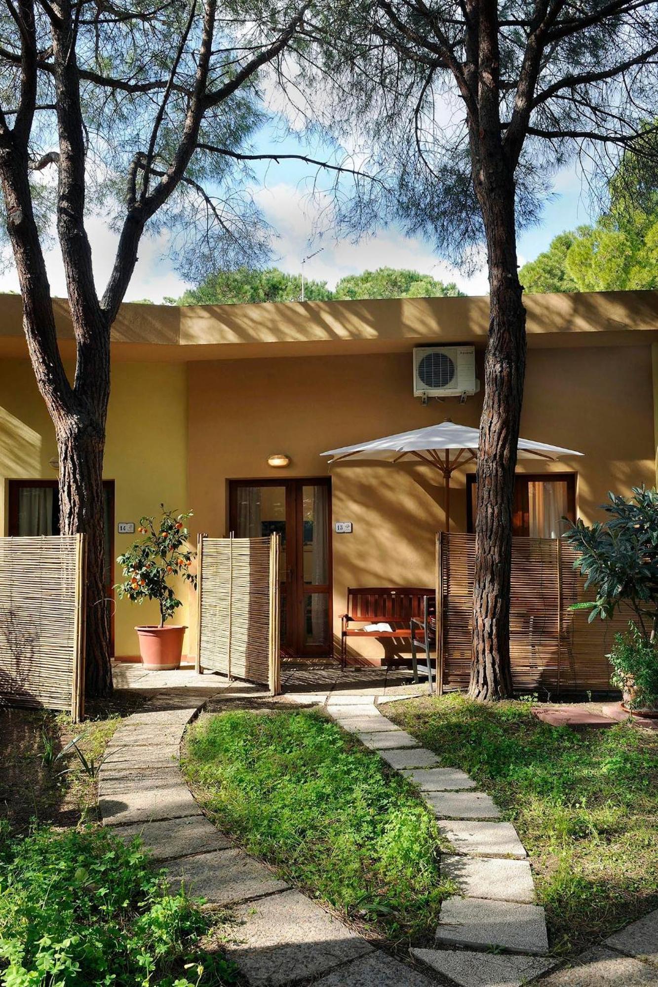 Aparthotel Abbaechelu Santa Margherita di Pula Exterior foto
